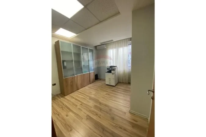 Tirane, shitet zyre , 223 m² 780.500 € (Mustafa Matohiti)
