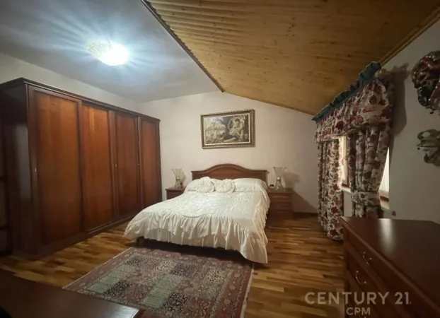 Tirane, jepet me qera Vile 3+1 Kati 3, 109 m² 2.500 € (Ali Demi)