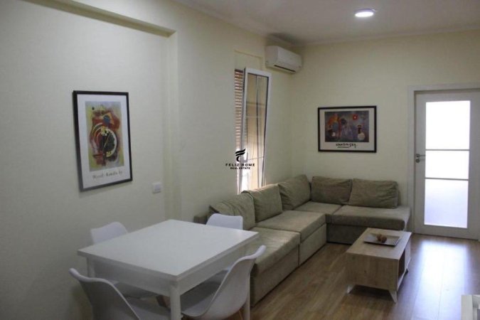 Tirane, jepet me qera apartament 2+1 Kati 3, 70 m² 600 € (RRUGA E BARRIKADAVE)