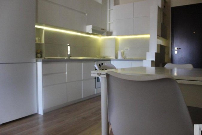Tirane, jepet me qera apartament 2+1 Kati 3, 70 m² 600 € (RRUGA E BARRIKADAVE)