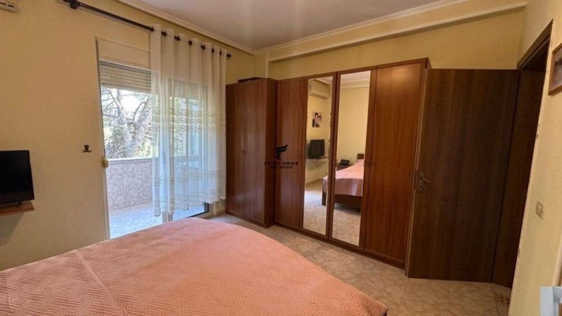 Tirane, jepet me qera apartament 2+1 Kati 3, 132 m² 650 € (VASIL SHANTO)