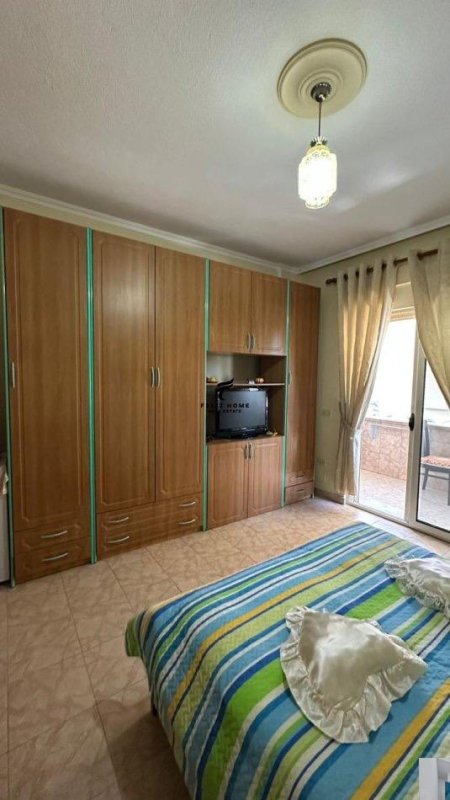 Tirane, jepet me qera apartament 2+1 Kati 3, 132 m² 650 € (VASIL SHANTO)