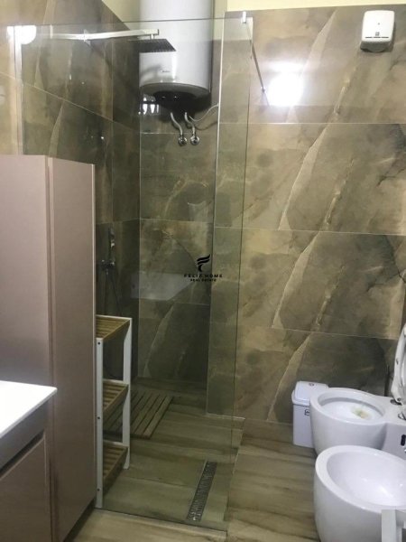 Tirane, jepet me qera apartament 2+1 Kati 3, 132 m² 650 € (VASIL SHANTO)