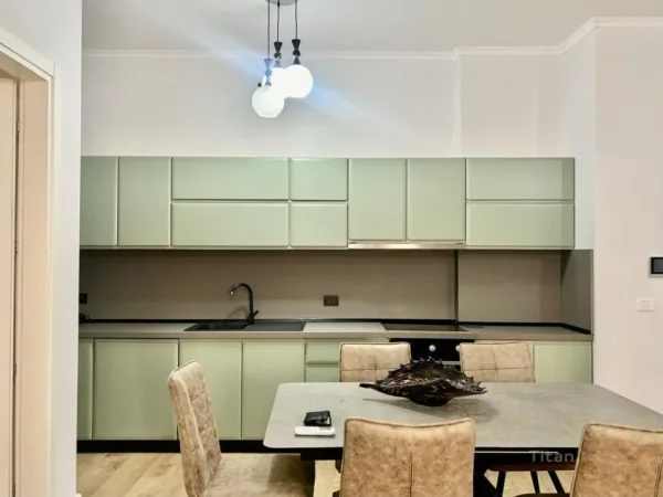 Tirane, jepet me qera apartament 2+1+Ballkon Kati 4, 126 m² 1.500 € (Kompleksi Deliorgji)