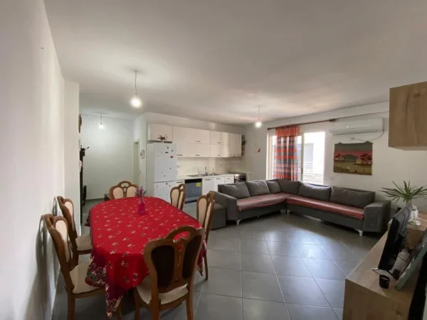 Tirane, jepet me qera apartament 2+1+Ballkon Kati 3, 110 m² 450 € (Rruga Alexander Konda)
