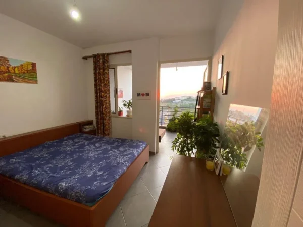 Tirane, jepet me qera apartament 2+1+Ballkon Kati 3, 110 m² 450 € (Rruga Alexander Konda)