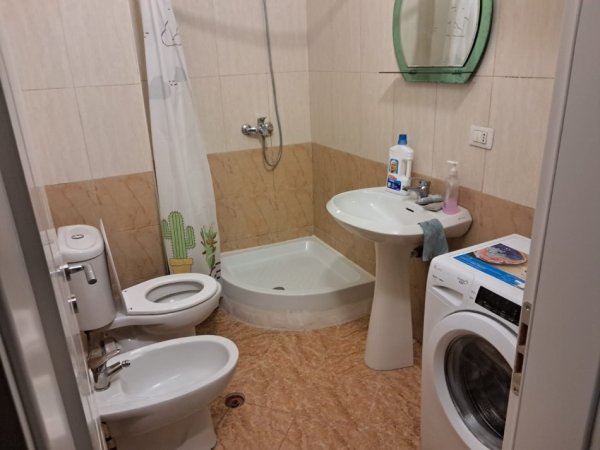 Tirane, jepet me qera apartament 1+1+Aneks Kati 2, 74 m² 450 € (astir)