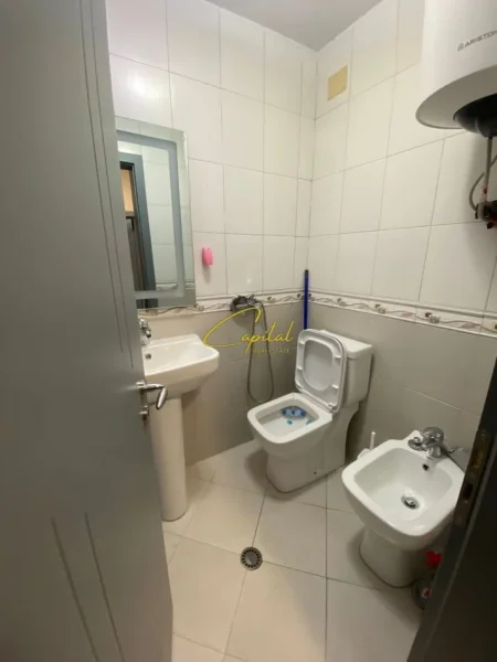 Tirane, jepet me qera zyre Kati 4, 35 m² 600 € (MYSLYM SHYRI)
