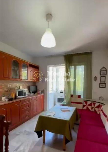Tirane, jepet me qera apartament 2+1 Kati 5, 75 m² 500 € (Sheshi Skenderbej)