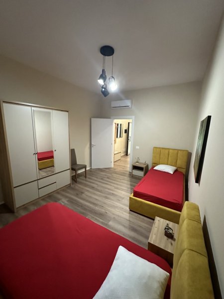 Tirane, jepet me qera apartament 2+1 Kati 8, 110 m² 700 € (Rruga Tefta Tashko Koco)