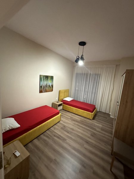 Tirane, jepet me qera apartament 2+1 Kati 8, 110 m² 700 € (Rruga Tefta Tashko Koco)