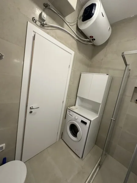 Tirane, jepet me qera apartament 2+1 Kati 8, 110 m² 700 € (Rruga Tefta Tashko Koco)