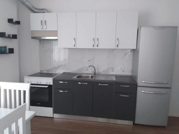 Tirane, jepet me qera apartament 1+1+Ballkon Kati 2, 73 m² 400 € (Rrethrrotullimi i Saukut)
