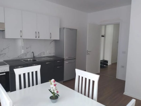 Tirane, jepet me qera apartament 1+1+Ballkon Kati 2, 73 m² 400 € (Rrethrrotullimi i Saukut)