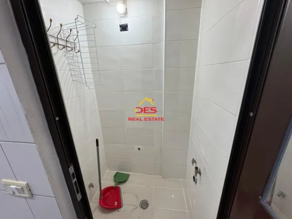 Vlore, jepet me qera Kati 0, 40 m² 600 € (Rruga Dhimitër Konomi)