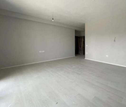Tirane, jepet me qera zyre Kati 3, 104 m² 500 € (ASTIR)
