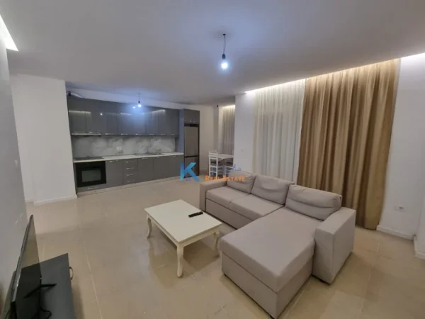 Tirane, jap me qera apartament 2+1+Ballkon Kati 2, 100 m² 650 € (Bulevardi i Ri)