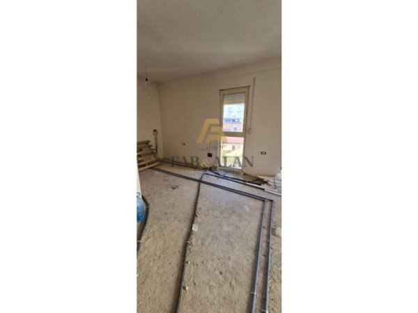 Tirane, shitet apartament 2+1+2 Kati 2, 91 m² 179.000 € (Prokuroria e Tiranes)