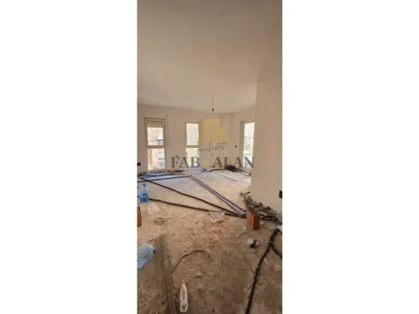 Tirane, shitet apartament 2+1+2 Kati 2, 91 m² 179.000 € (Prokuroria e Tiranes)