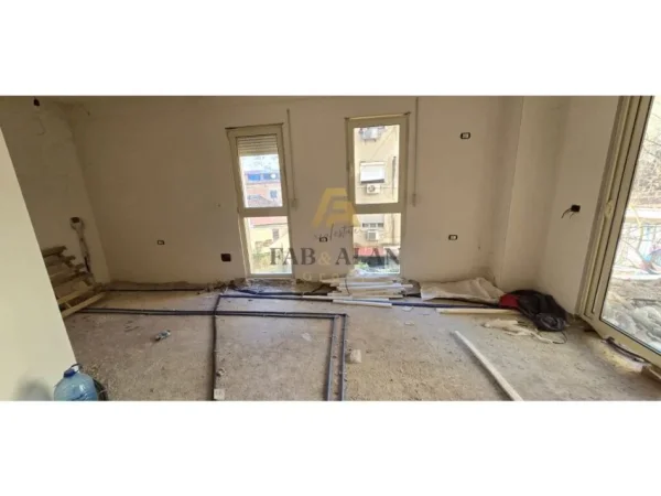 Tirane, shitet apartament 2+1+2 Kati 2, 91 m² 179.000 € (Prokuroria e Tiranes)