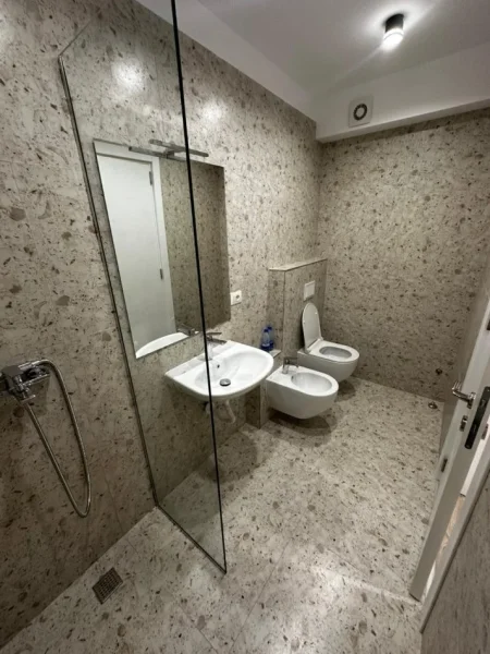 Tirane, shes apartament duplex 2+1 Kati 2, 121 m² 236.000 € (Rruga Stavri Themeli)