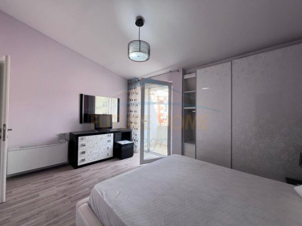 Tirane, jepet me qera apartament 3+1 Kati 5, 130 m² 500 € (Fresku)