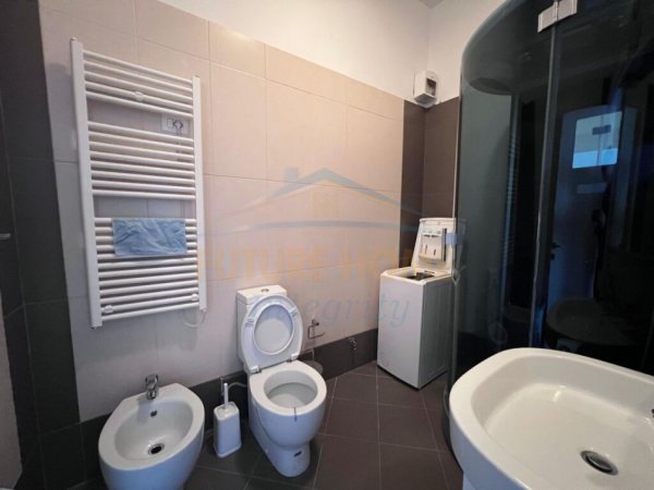 Tirane, jepet me qera apartament 3+1 Kati 5, 130 m² 500 € (Fresku)