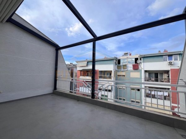 Tirane, jepet me qera apartament 3+1 Kati 5, 130 m² 500 € (Fresku)