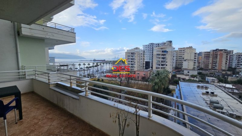 Vlore, jepet me qera apartament 2+1+Ballkon Kati 5, 100 m² 400 € (Rruga Çamëria)