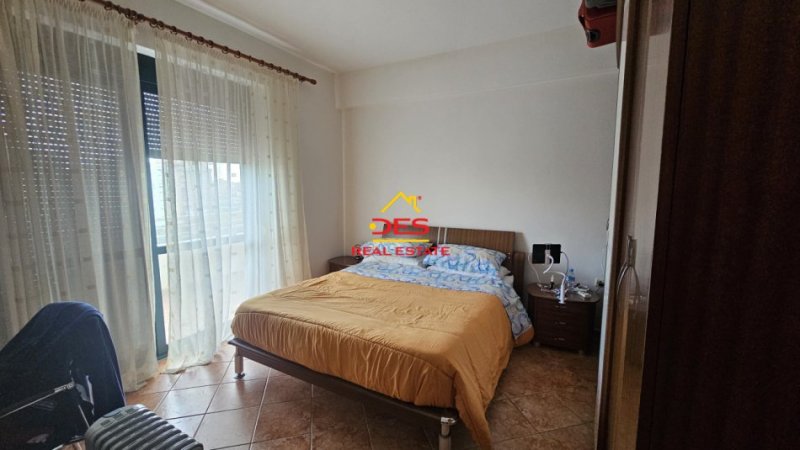 Vlore, jepet me qera apartament 2+1+Ballkon Kati 5, 100 m² 400 € (Rruga Çamëria)