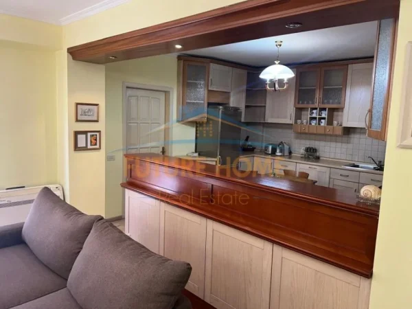 Tirane, jepet me qera apartament 2+1+Aneks+Ballkon Kati 4, 114 m² 1.000 € (BULEVARDI ZOGI I PARE)
