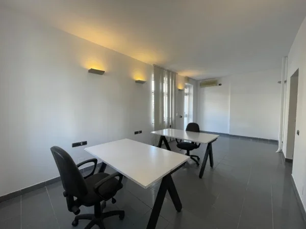 Tirane, jepet me qera zyre Kati 4, 65 m² 500 € (Myslym Shyri)