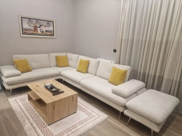 Apartament me  qera 2+1  +Post Parkimi 1.700 € (TEG)