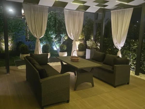 Apartament me  qera 2+1  +Post Parkimi 1.700 € (TEG)