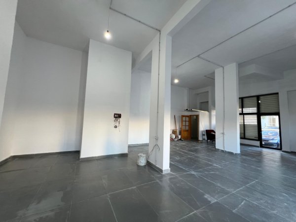 Tirane, jepet me qera ambjent biznesi Kati 0, 105 m² 800 € (Fusha e Aviacionit)