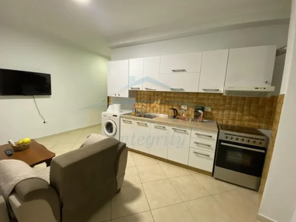Tirane, jepet me qera apartament 1+1+Ballkon Kati 8, 500 m² 500 € (Rruga Elbasanit)