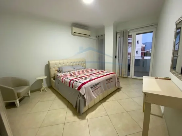 Tirane, jepet me qera apartament 1+1+Ballkon Kati 8, 500 m² 500 € (Rruga Elbasanit)