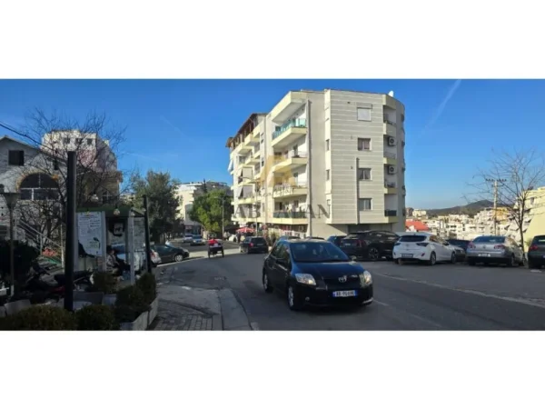Tirane, shitet apartament 2+1+2 Kati 4, 153 m² 210.000 € (Fresku)