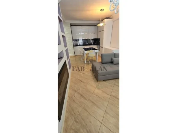 Tirane, shitet apartament 1+1 Kati 3, 57 m² 135.000 € (Ish Fusha e Aviacionit)