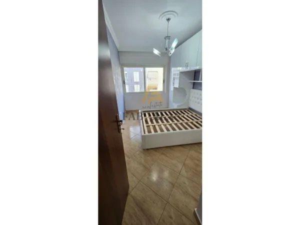 Tirane, shitet apartament 1+1 Kati 3, 57 m² 135.000 € (Ish Fusha e Aviacionit)