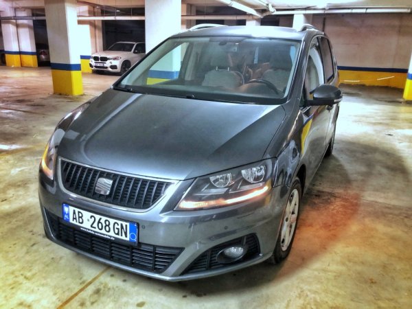 Tirane, shes minivan | minibus Seat Alhambra Benzin, gri e erret manuale Klima 224 km 11.000 €