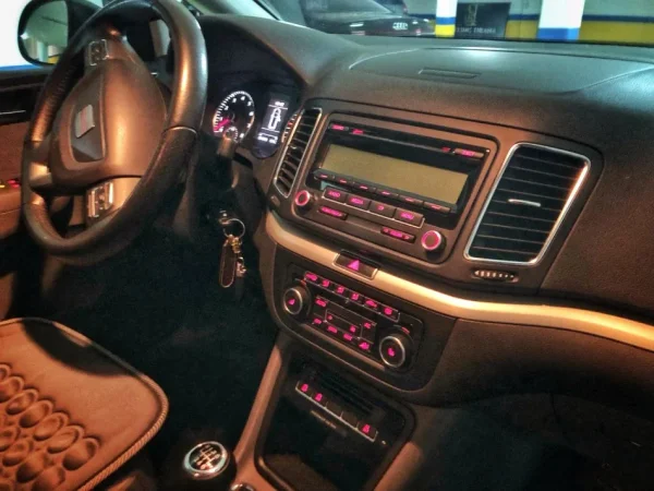 Tirane, shes minivan | minibus Seat Alhambra Benzin, gri e erret manuale Klima 224 km 11.000 €