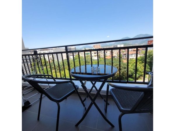 Tirane, jepet me qera apartament 2+1+Ballkon Kati 2, 100 m² 800 € (Farmacia 10)