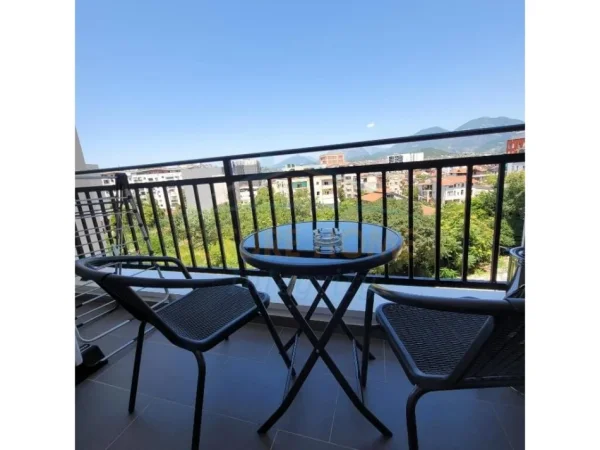 Tirane, jepet me qera apartament 2+1+Ballkon Kati 2, 100 m² 800 € (Farmacia 10)