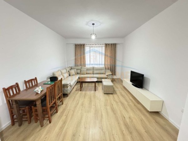 Tirane, jepet me qera apartament 1+1 Kati 2, 71 m² 430 € (Unaza e Re)