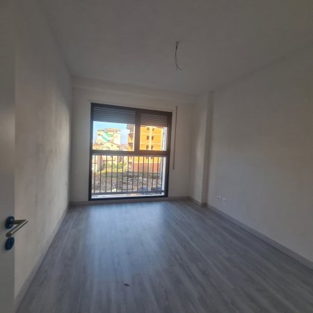 Tirane, jap me qera apartament 1+1 per zyra ose banim, Kati 1, 70 m² 400 € (Bulevardi i Ri)