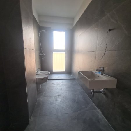Tirane, jap me qera apartament 1+1 per zyra ose banim, Kati 1, 70 m² 400 € (Bulevardi i Ri)