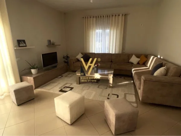 Tirane, jepet me qera Vile 2 Katshe Kati 1, 360 m² 2.500 € (MJULL BATHORE)