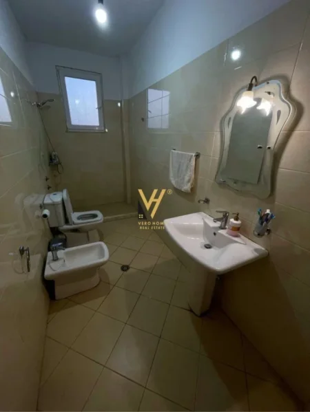 Tirane, jepet me qera Vile 2 Katshe Kati 1, 360 m² 2.500 € (MJULL BATHORE)