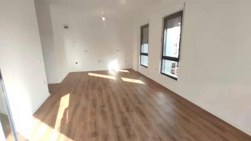 Tirane, jepet me qera zyre Kati 5, 100 m² 550 € (PORCELAN)